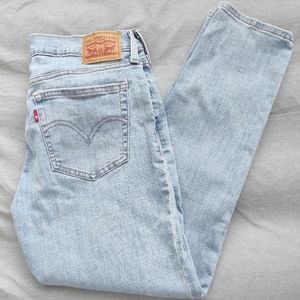 Levi's Boyfriend Jeans Lightwash Size 27